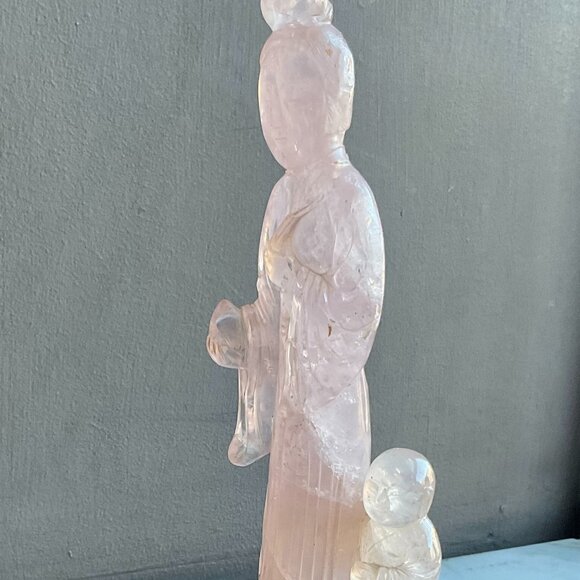 Vintage Rose Quartz Mother and Child Sculpture on a carved Wood Base - Picture 4 of 11